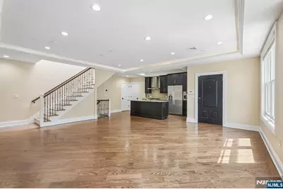 20 Marquis Court, Edgewater, NJ 07020 - Photo 2