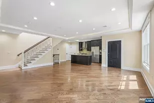20 Marquis Ct, Edgewater, NJ 07020 - Photo 2