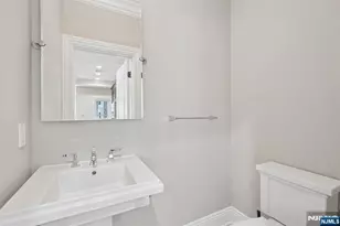 20 Marquis Ct, Edgewater, NJ 07020 - Photo 8