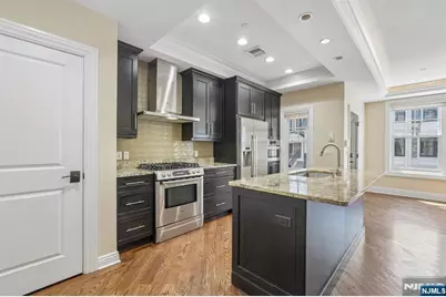 20 Marquis Court, Edgewater, NJ 07020 - Photo 6