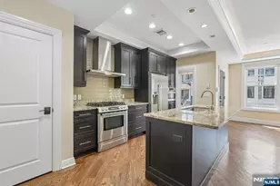 20 Marquis Ct, Edgewater, NJ 07020 - Photo 6