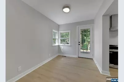 405 Terhune Avenue, Paramus, NJ 07652 - Photo 10