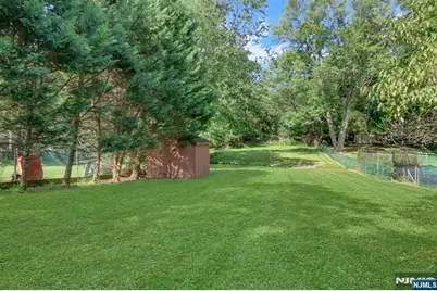 405 Terhune Avenue, Paramus, NJ 07652 - Photo 28
