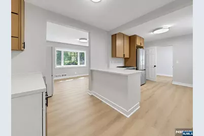 405 Terhune Avenue, Paramus, NJ 07652 - Photo 8