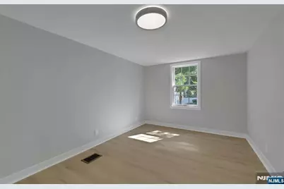 405 Terhune Avenue, Paramus, NJ 07652 - Photo 16