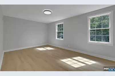 405 Terhune Avenue, Paramus, NJ 07652 - Photo 18