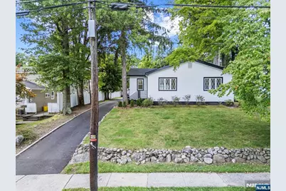 137 Myrtle Avenue, Allendale, NJ 07401 - Photo 2
