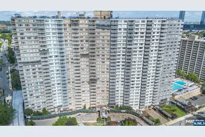 555 North Avenue 4U #4U, Fort Lee, NJ 07024 - Photo 2