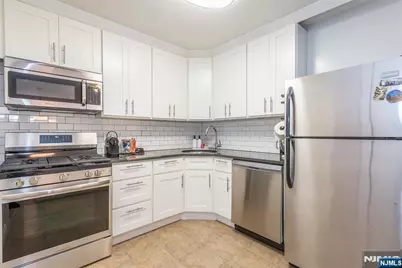 555 North Avenue 4U #4U, Fort Lee, NJ 07024 - Photo 4