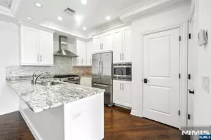 6 Marquis Ct, Edgewater, NJ 07020 - Photo 6