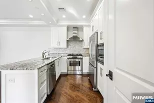 6 Marquis Ct, Edgewater, NJ 07020 - Photo 4