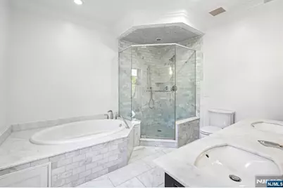 6 Marquis Court, Edgewater, NJ 07020 - Photo 20