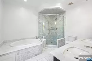 6 Marquis Ct, Edgewater, NJ 07020 - Photo 12