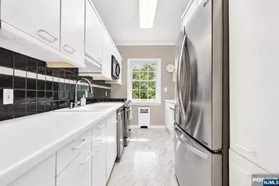 185 E Palisade Avenue D11B #D11B, Englewood, NJ 07631 - Photo 12