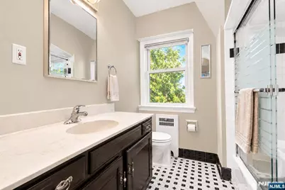 185 E Palisade Avenue D11B #D11B, Englewood, NJ 07631 - Photo 14