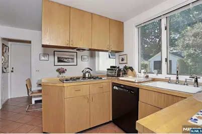 19 S Lyle Avenue, Tenafly, NJ 07670 - Photo 12