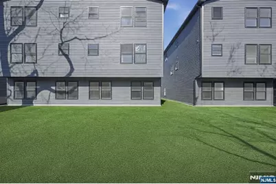 136 N 17th, East Orange, NJ 07017 - Photo 18