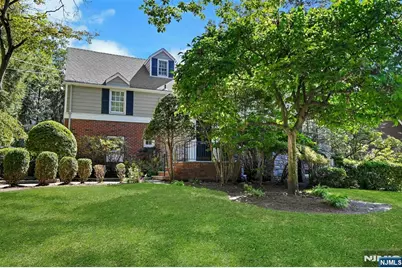 626 Sunderland Road, Teaneck Township, NJ 07666 - Photo 2