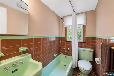 626 Sunderland Road, Teaneck Township, NJ 07666 - Photo 32