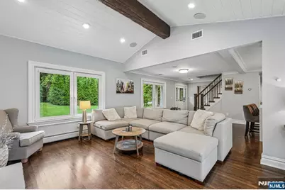 689 Colonial Road, Franklin Lakes, NJ 07417 - Photo 2
