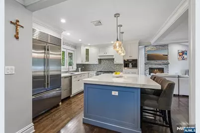 689 Colonial Road, Franklin Lakes, NJ 07417 - Photo 20