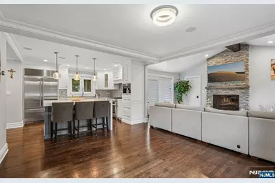 689 Colonial Road, Franklin Lakes, NJ 07417 - Photo 14