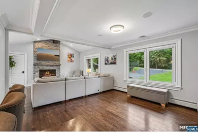 689 Colonial Road, Franklin Lakes, NJ 07417 - Photo 4