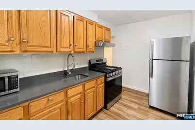 2160 Center Avenue 2L #2L, Fort Lee, NJ 07024 - Photo 4