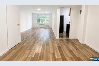 2160 Center Avenue 2L #2L, Fort Lee, NJ 07024 - Photo 2
