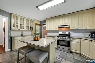 1000 Alpine Dr, Teaneck Township, NJ 07666 - Photo 16