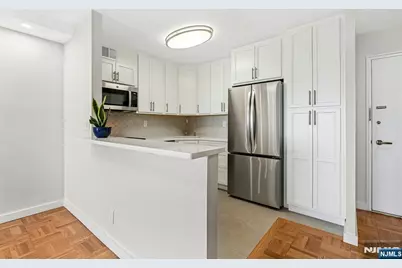 2000 Linwood Avenue 14D #14D, Fort Lee, NJ 07024 - Photo 6