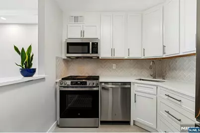 2000 Linwood Avenue 14D #14D, Fort Lee, NJ 07024 - Photo 2