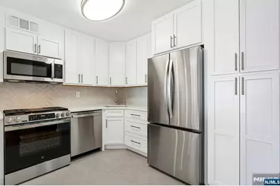 2000 Linwood Avenue 14D #14D, Fort Lee, NJ 07024 - Photo 4