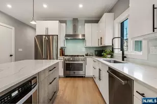 2046 Hoefleys Ln A, Fort Lee, NJ 07024 - Photo 8