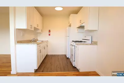87 W Central Boulevard 7 #7, Palisades Park, NJ 07650 - Photo 4