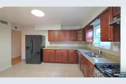 329 Highland Avenue 1st Fl #1st Fl, Palisades Park, NJ 07650 - Photo 4