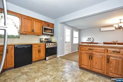58 Pine, Midland Park, NJ 07432 - Photo 8