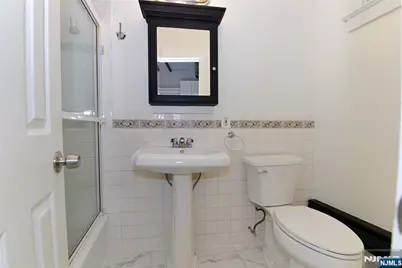154 Undercliff Avenue 1 #1, Edgewater, NJ 07020 - Photo 8