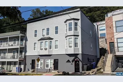 154 Undercliff Avenue 1 #1, Edgewater, NJ 07020 - Photo 2