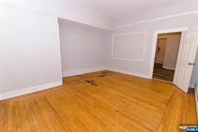 154 Undercliff Avenue 1 #1, Edgewater, NJ 07020 - Photo 4