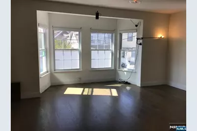 21 Valley Place 2 #2, Edgewater, NJ 07020 - Photo 2