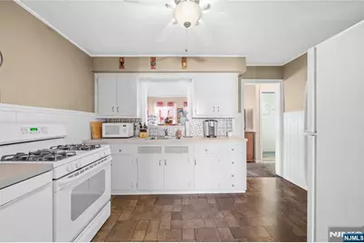 29 Larkspur Lane, Clifton, NJ 07013 - Photo 6