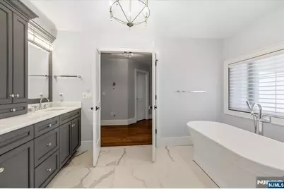 10 Day Avenue, Tenafly, NJ 07670 - Photo 26