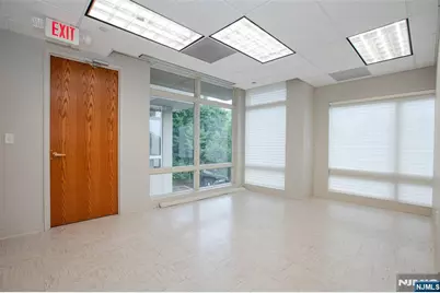 860 Wyckoff Avenue, Mahwah, NJ 07430 - Photo 30