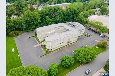 860 Wyckoff Avenue, Mahwah, NJ 07430 - Photo 18