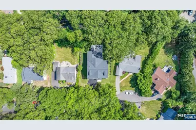 4 Garden Court, Ho Ho Kus, NJ 07423 - Photo 36