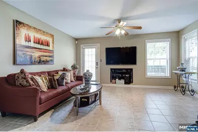 312 Wilshire Drive 3013 #3013, Nutley, NJ 07110 - Photo 4