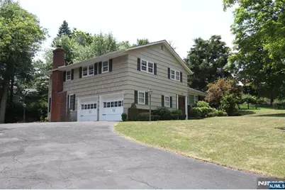 10 Bayberry Drive, Montvale, NJ 07645 - Photo 18