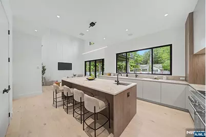 66 Jefferson Avenue, Tenafly, NJ 07670 - Photo 12