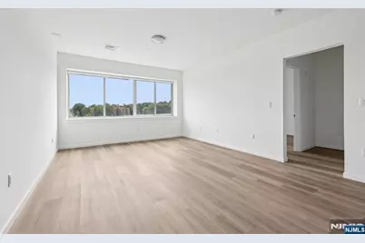 2 Executive Drive 813 #813, Fort Lee, NJ 07024 - Photo 8